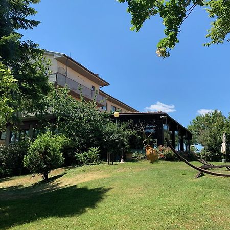 Hotel Tetto Delle Marche - Ristorante Dei Conti Чинголи Екстериор снимка