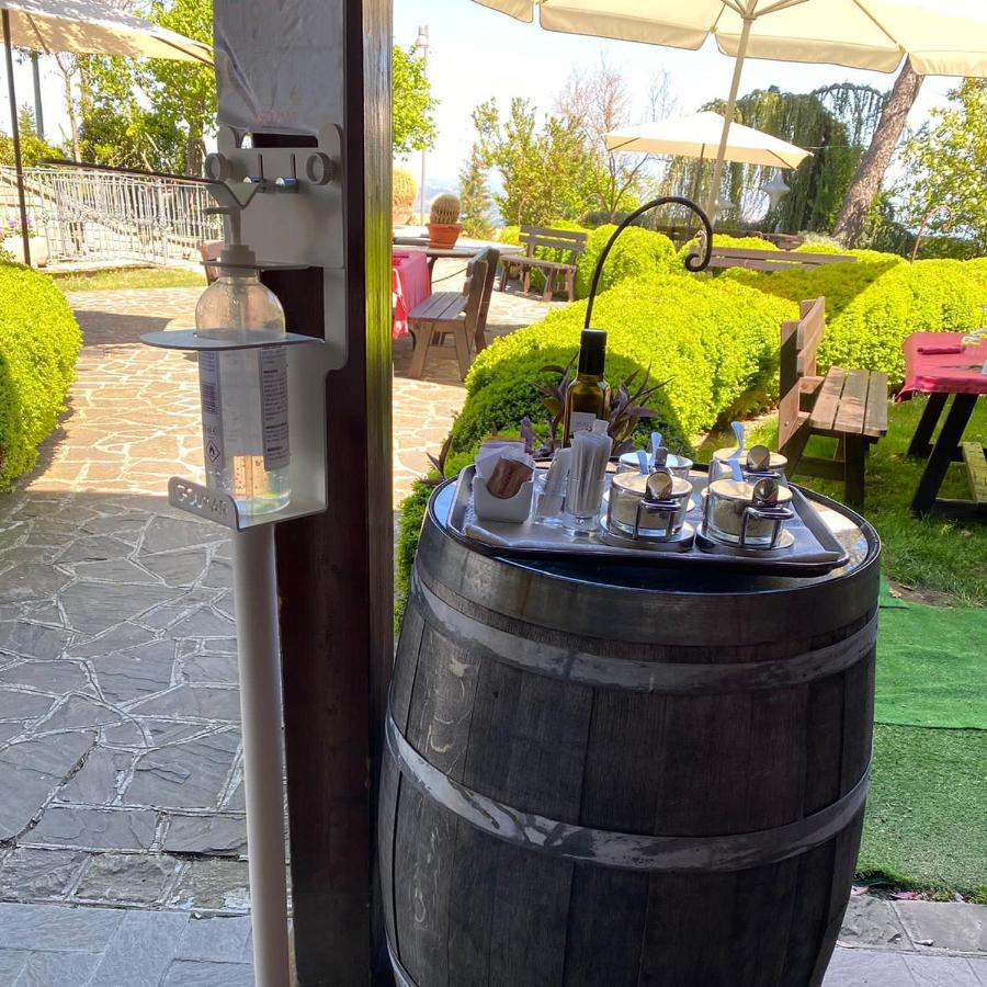 Hotel Tetto Delle Marche - Ristorante Dei Conti Чинголи Екстериор снимка