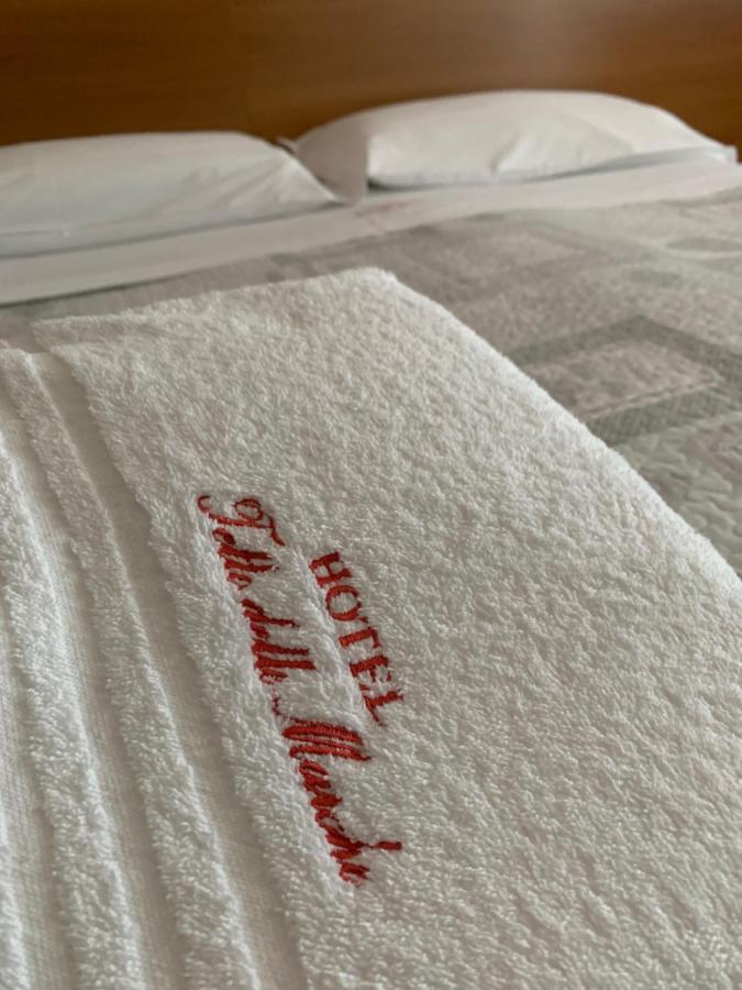 Hotel Tetto Delle Marche - Ristorante Dei Conti Чинголи Екстериор снимка