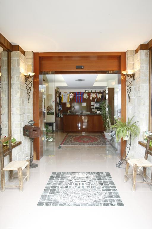Hotel Tetto Delle Marche - Ristorante Dei Conti Чинголи Екстериор снимка