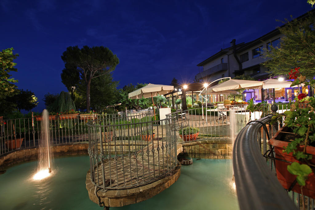 Hotel Tetto Delle Marche - Ristorante Dei Conti Чинголи Екстериор снимка